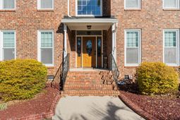 406 King Charles Circle photo 4