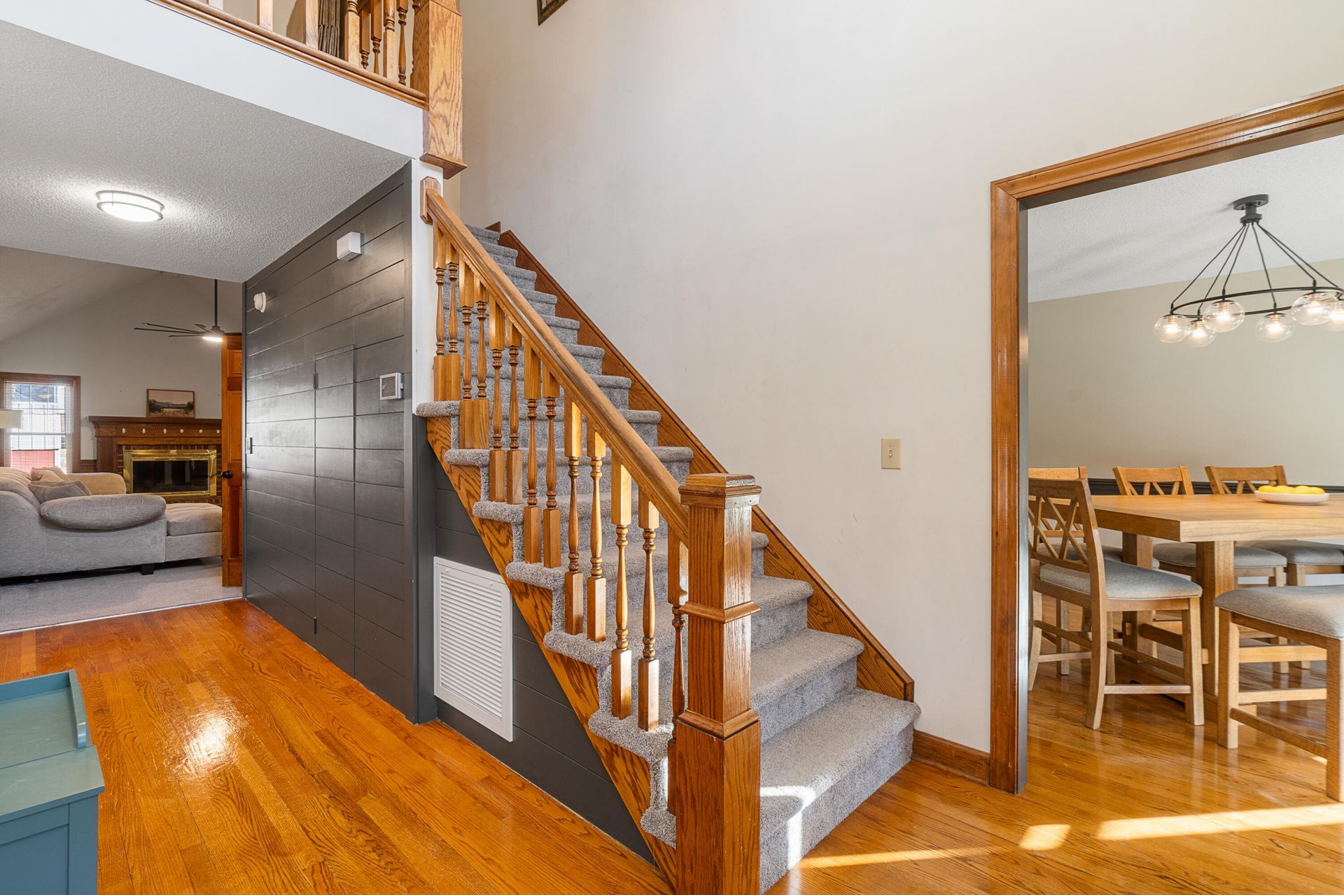 406 King Charles Circle Photo 5