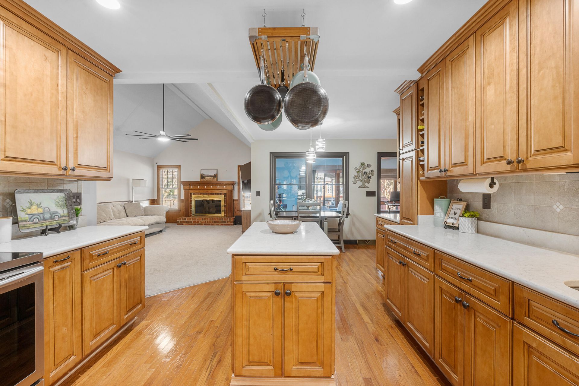406 King Charles Circle Photo 9