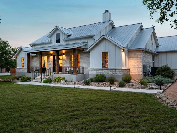 2009 Axis Circle, Fredericksburg, TX 78624