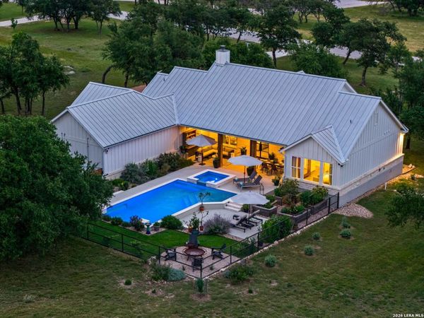 2009 Axis Circle, Fredericksburg, TX 78624
