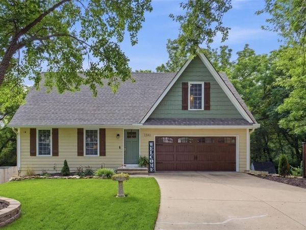 1380 W Prairie Court, Olathe, KS 66061