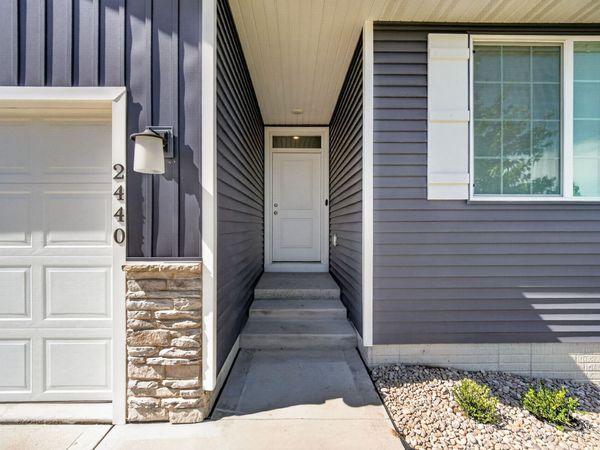 2440 E Kenyon Avenue, Des Moines, IA 50320