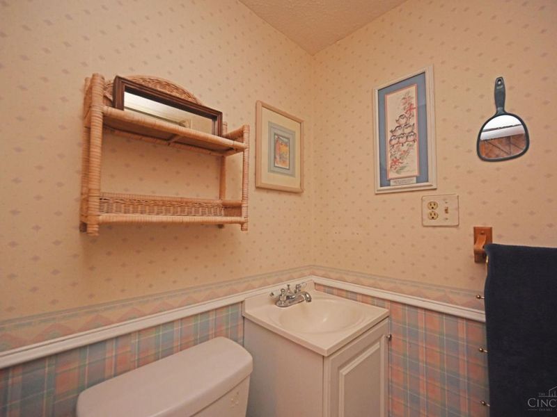 11786 Elkwood Drive, Forest Park, OH 45240 Photo 32