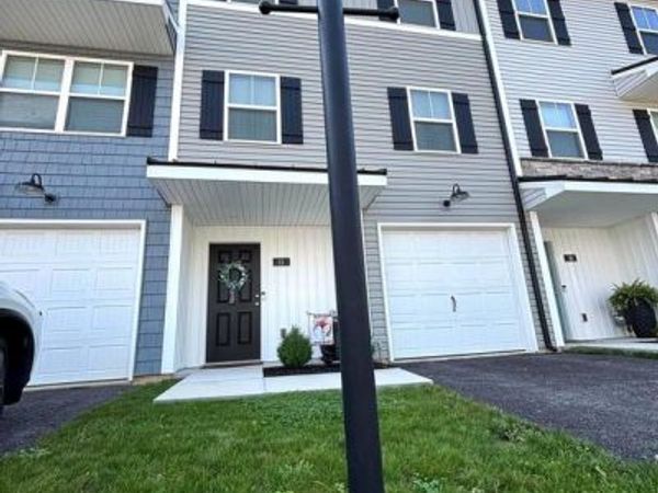 11 LANDING PLACE , YORK, PA 17408