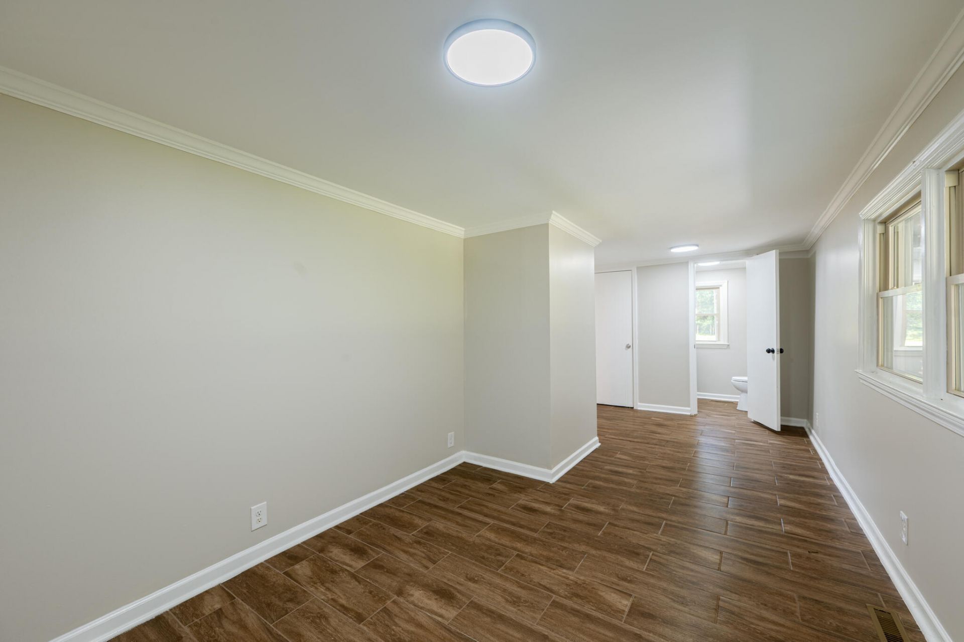 2102 N State Highway 35 Photo 15