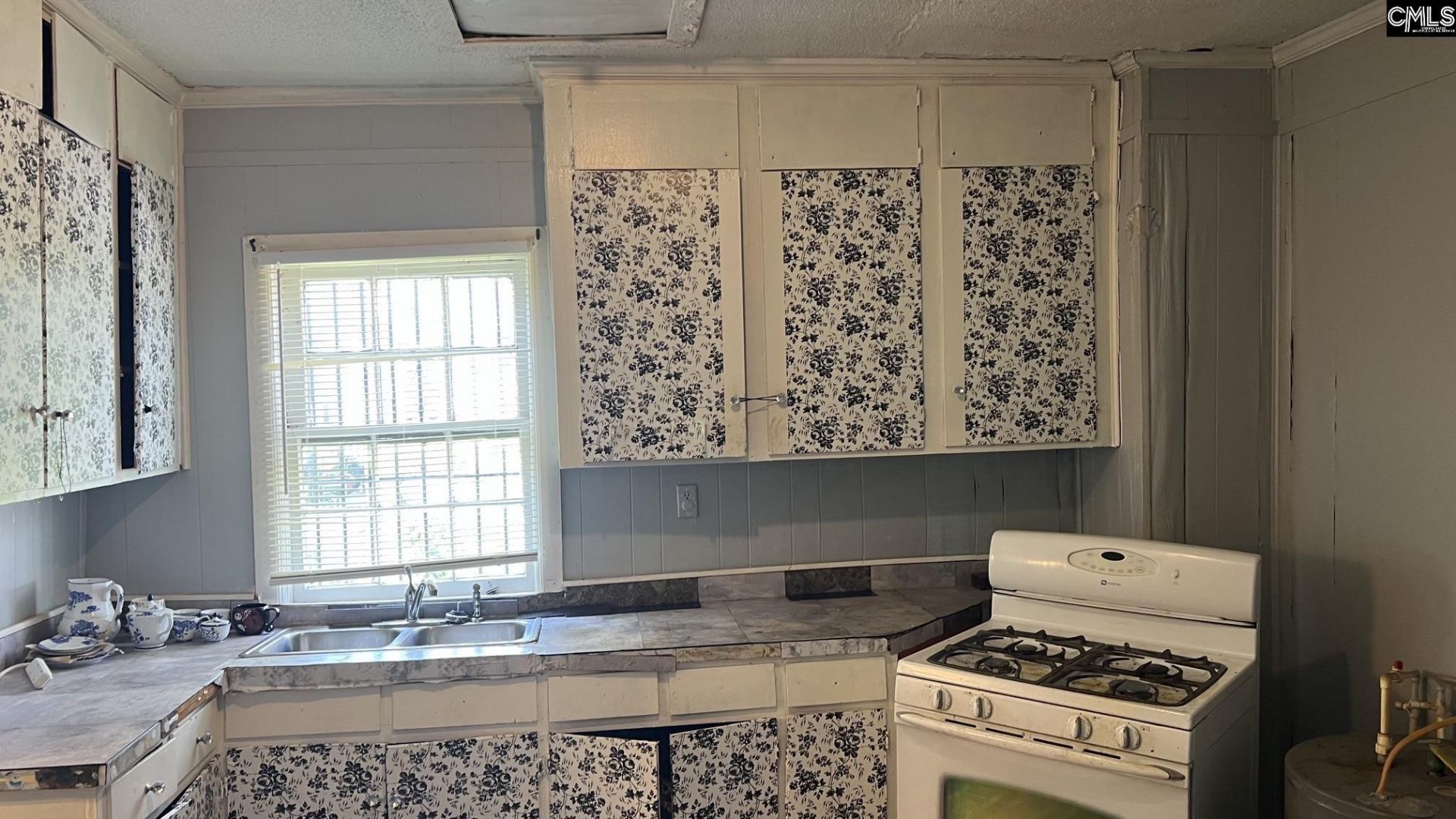 2337 Pendleton Street  Photo 5