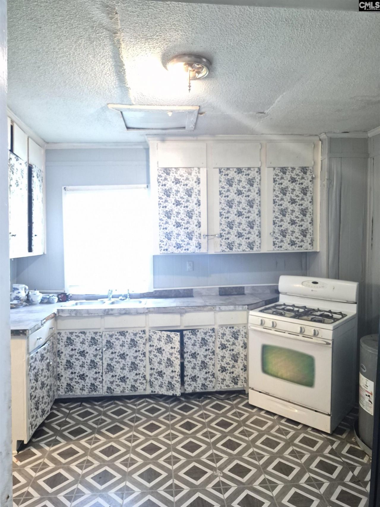 2337 Pendleton Street  Photo 6