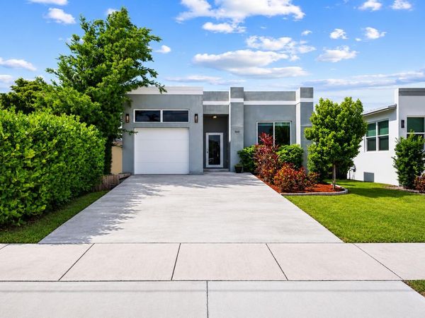 160 NE 35th Street, Oakland Park, FL 33334