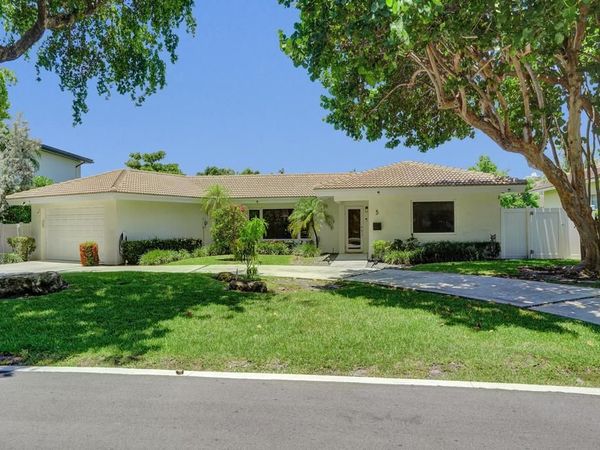 5 Gatehouse Road, Sea Ranch Lakes, FL 33308