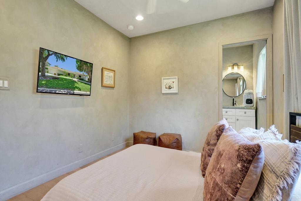 5 Gatehouse Road, Sea Ranch Lakes, FL 33308 Photo