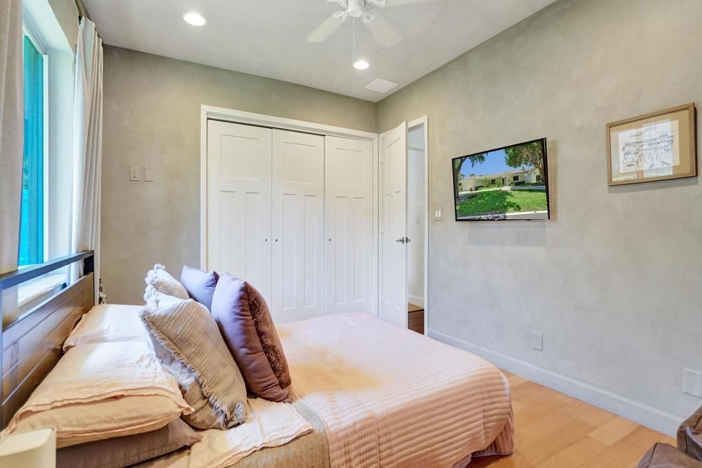 5 Gatehouse Road, Sea Ranch Lakes, FL 33308 Photo
