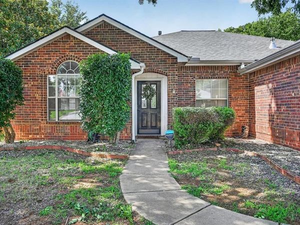 3208 Cliff Oaks Drive, Corinth, TX 76210