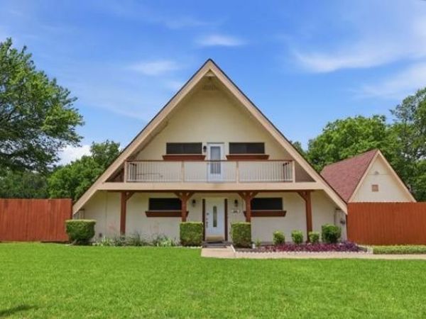 205 Roaring Springs Drive, DeSoto, TX 75115
