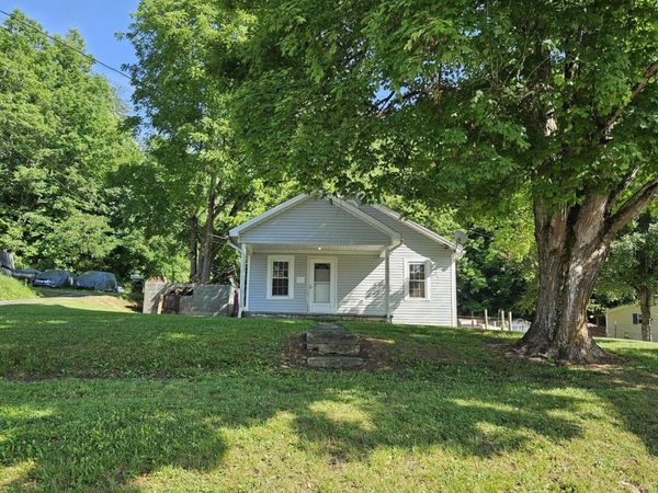 154 Mullins Drive, Sneedville, TN 37869