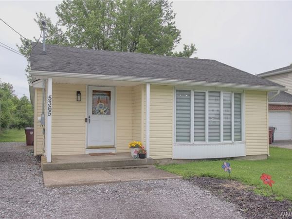 5365 Lake Avenue , Orchard Park, NY 14127