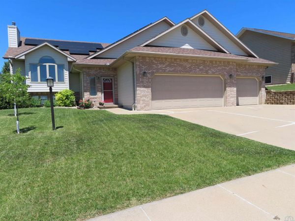2003 Trinity Court, Sioux City, IA 51104