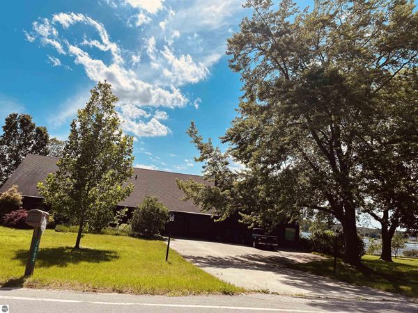1084 Clubhouse Drive, Lake Isabella, MI 48893