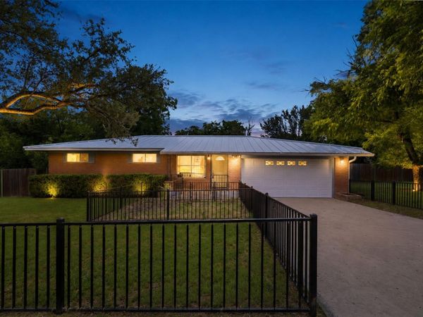 104 N Willis ST , Lampasas, TX 76550