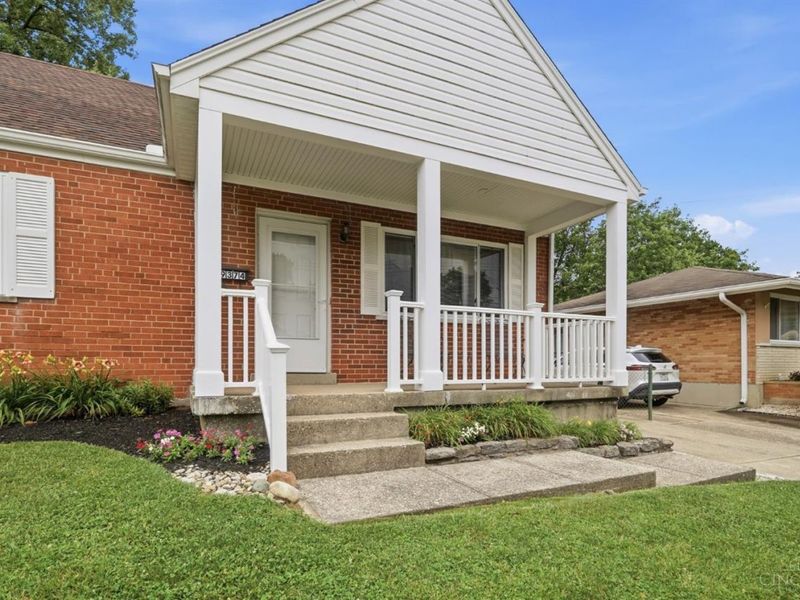 9374 Silva Drive, Cincinnati, OH 45251 Photo 2