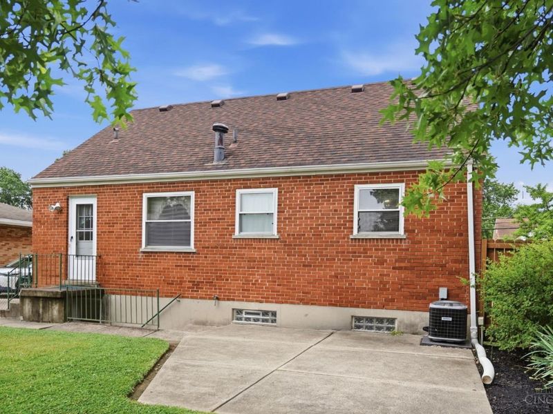 9374 Silva Drive, Cincinnati, OH 45251 Photo 22