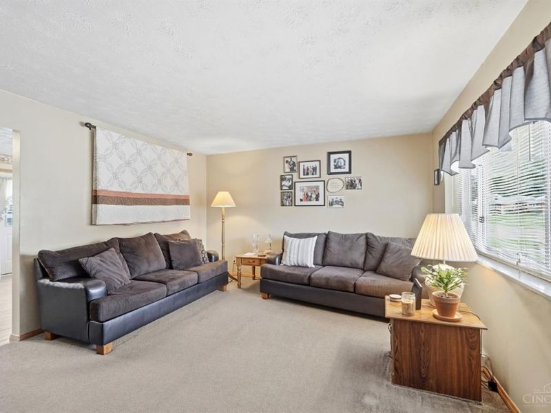 9374 Silva Drive, Cincinnati, OH 45251 Photo 4