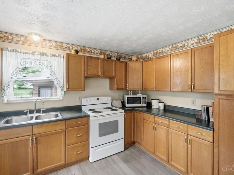 9374 Silva Drive, Cincinnati, OH 45251 Photo 7