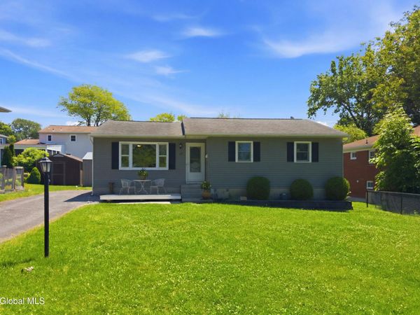 34 Mountainview Avenue, Albany, NY 12208