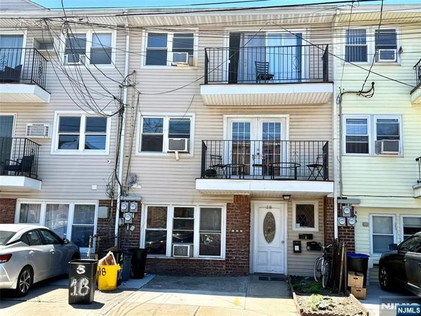 18 President Street 2, EAST NEWARK, NJ 07029