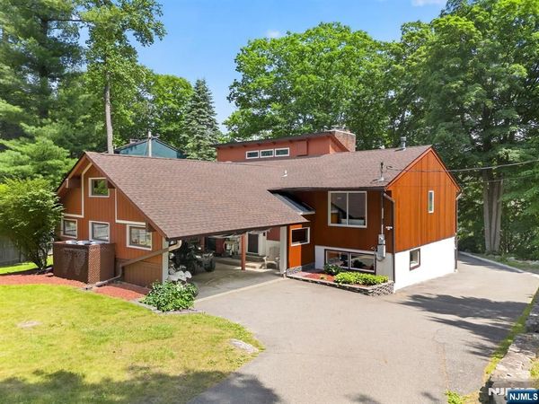 42 Goldfinch Lane, WEST MILFORD, NJ 07421