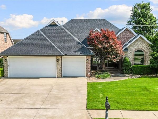 6604 W Braebourne Drive, Rogers, AR 72758