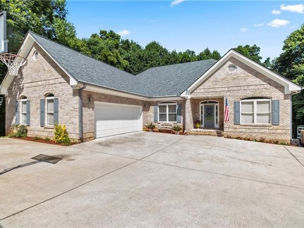 6426 Kettle Creek Way, Flowery Branch, GA 30542