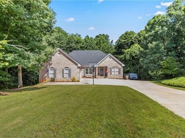 6426 Kettle Creek Way, Flowery Branch, GA 30542