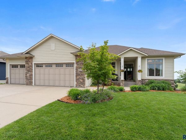 3904 S Harmony Dr, Sioux Falls, SD 57110