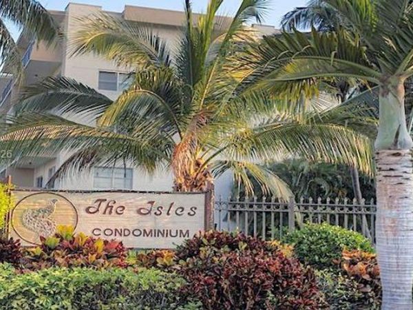 250 181st Dr, Unit 108, Sunny Isles Beach, FL 33160