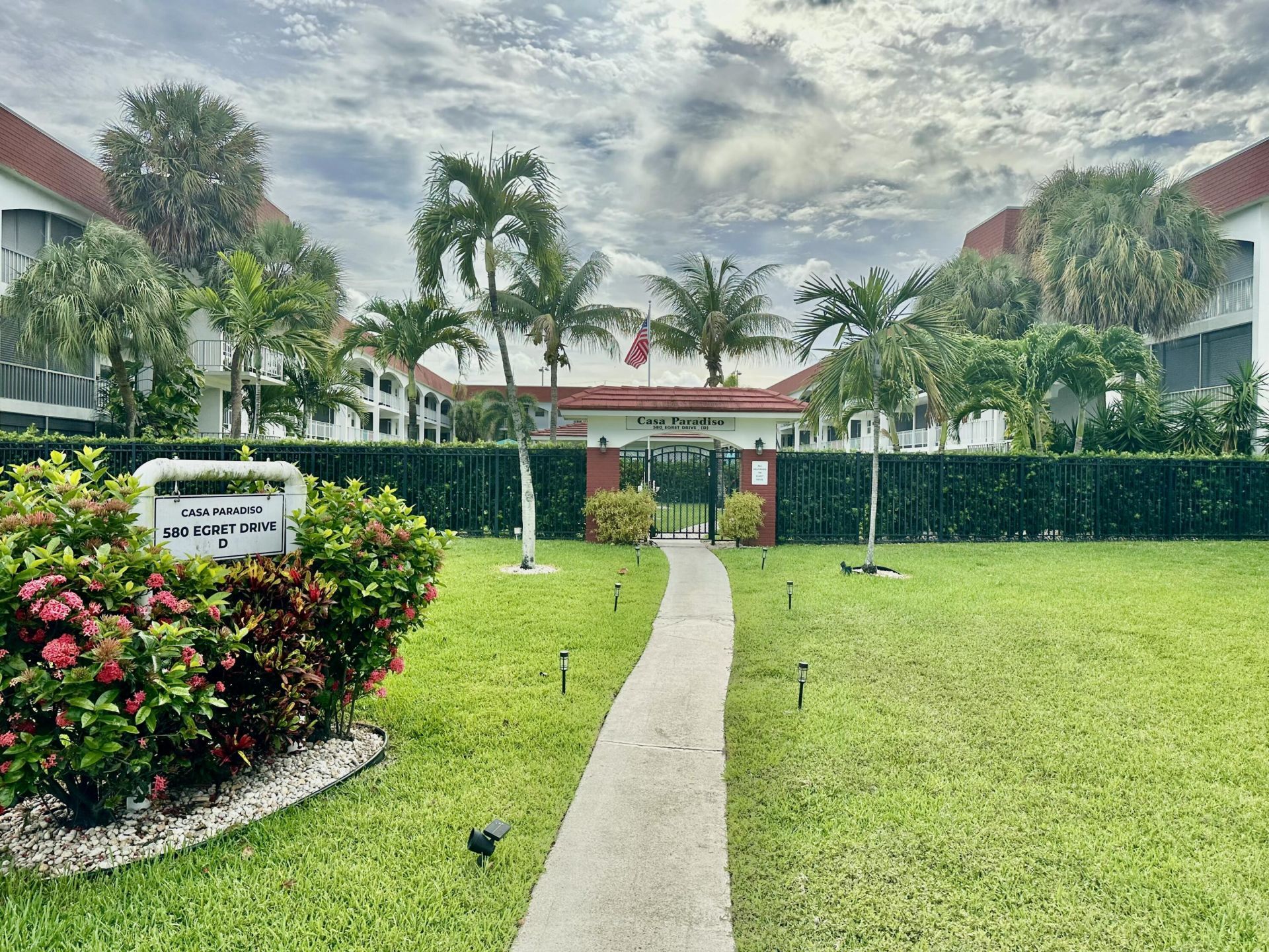 580 Egret Drive, Unit 305, Hallandale Beach, FL 33009 Photo