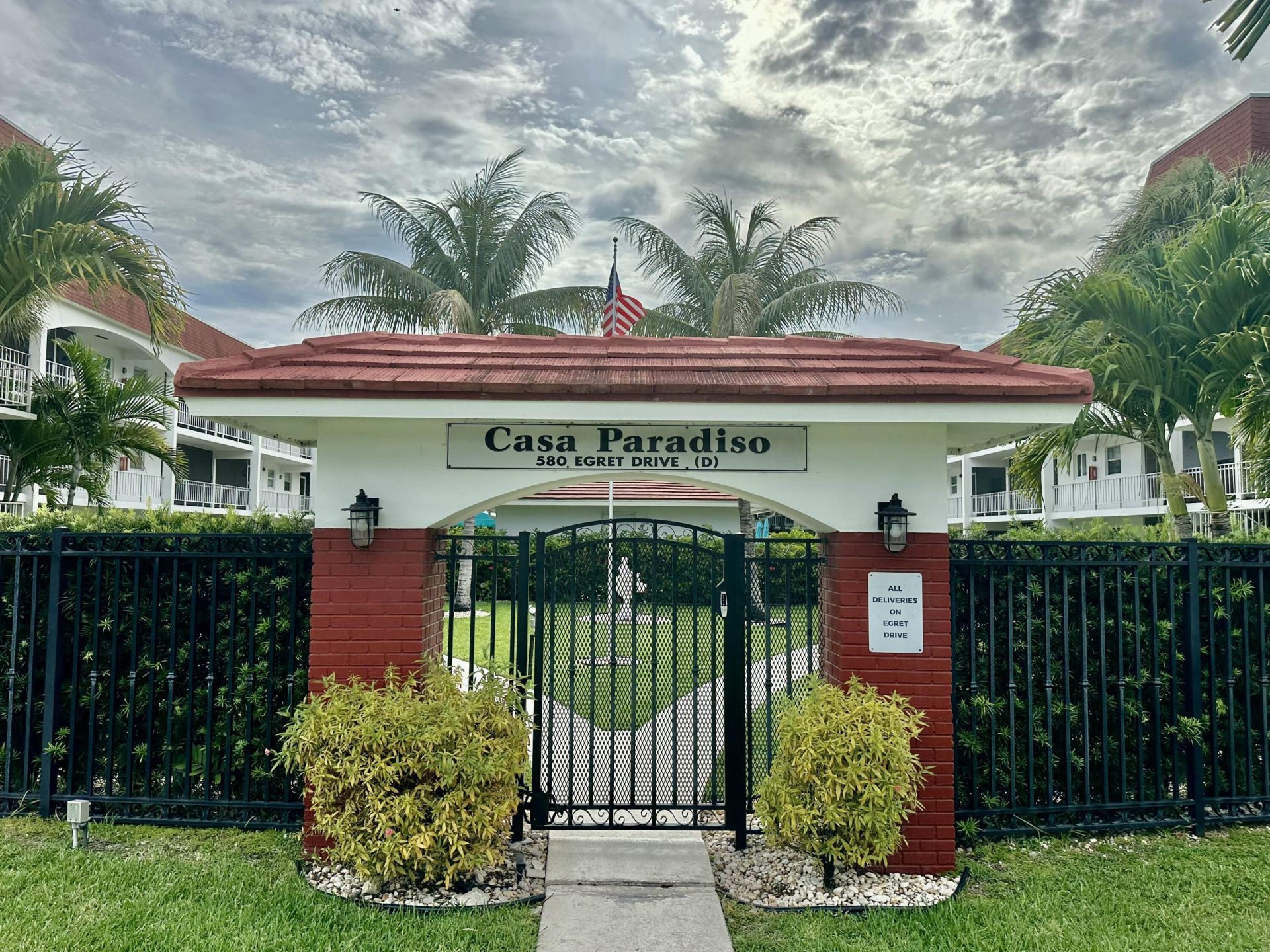 580 Egret Drive, Unit 305, Hallandale Beach, FL 33009 Photo