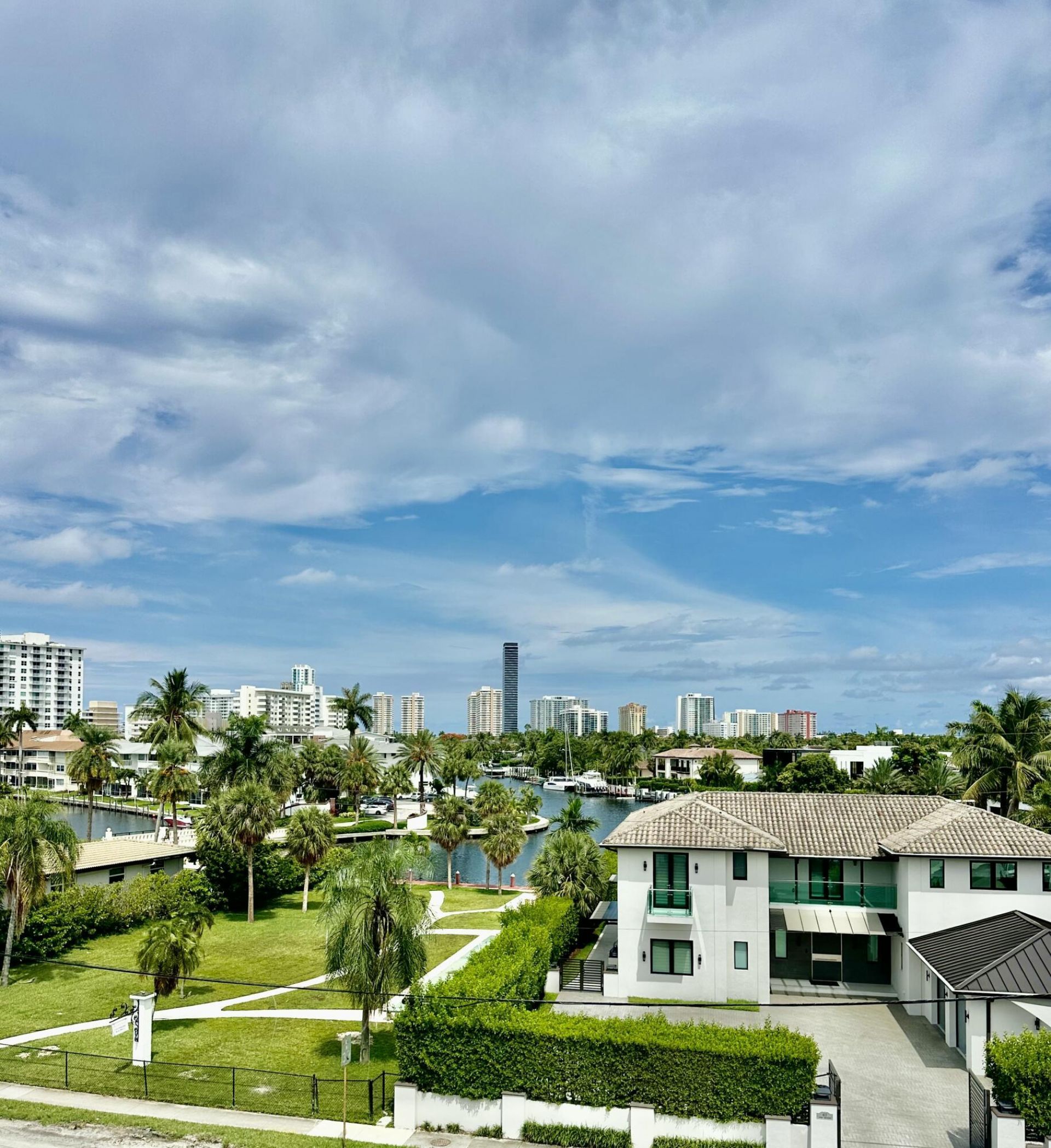 580 Egret Drive, Unit 305, Hallandale Beach, FL 33009 Photo