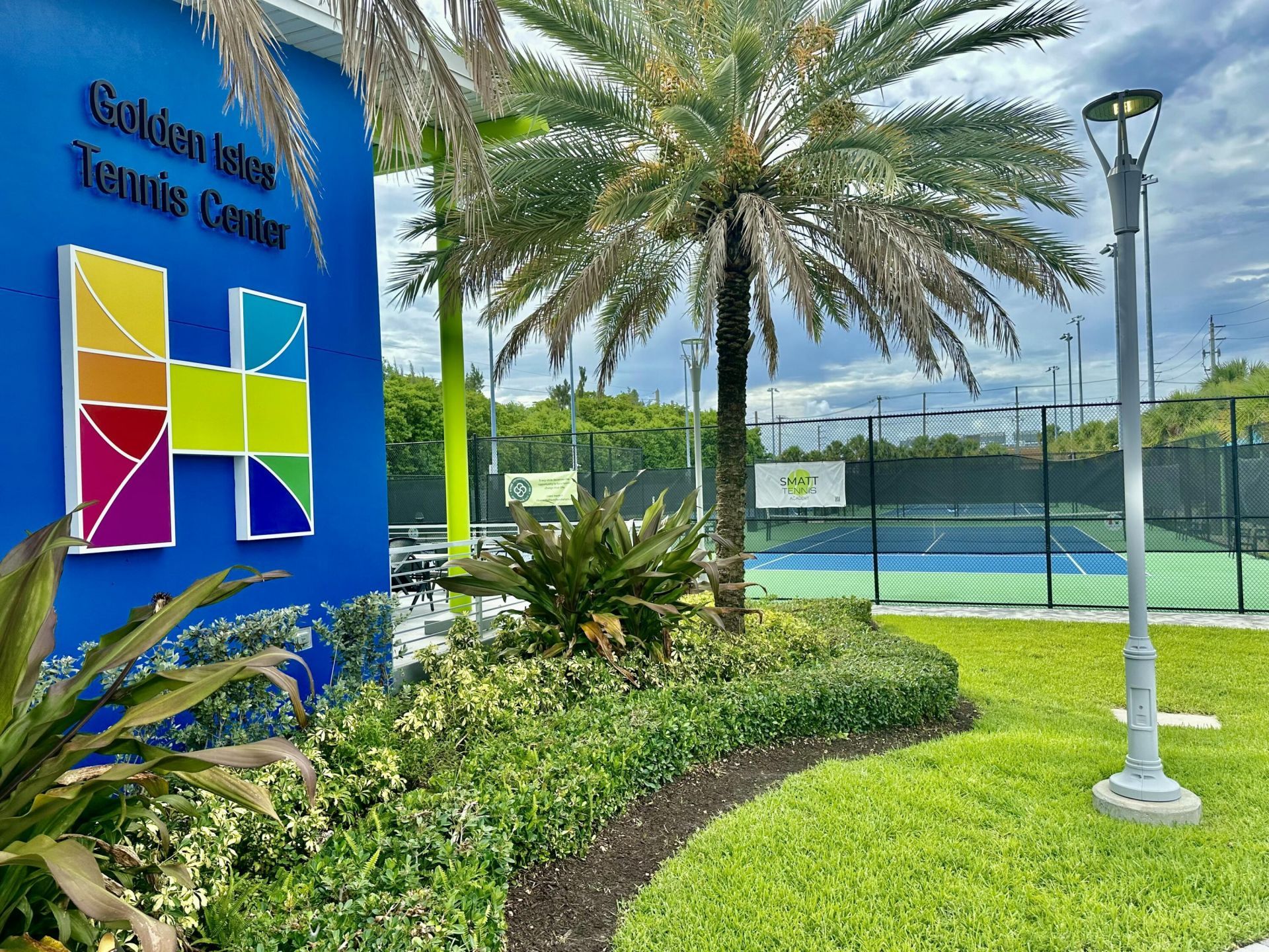 580 Egret Drive, Unit 305, Hallandale Beach, FL 33009 Photo