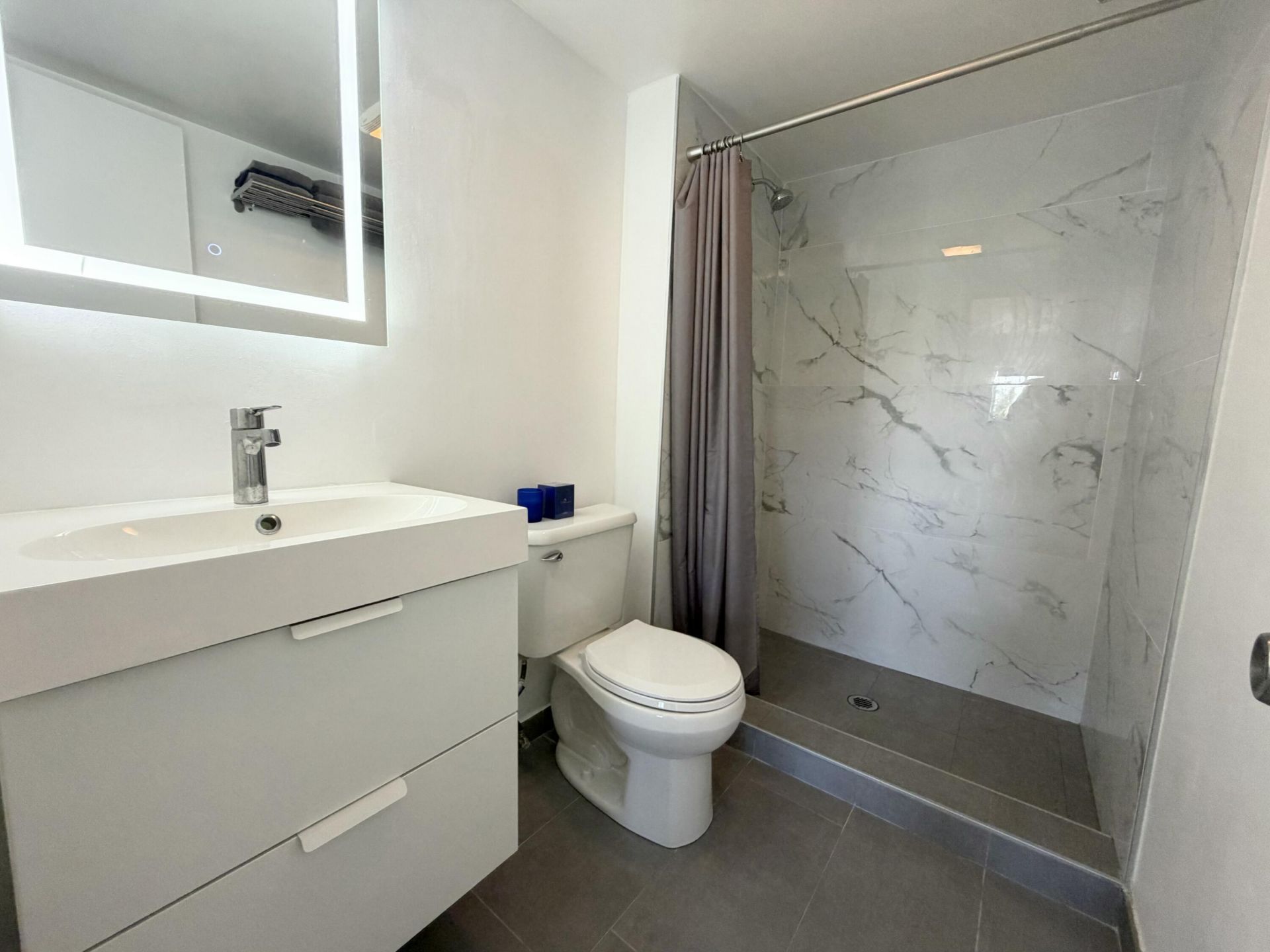 580 Egret Drive, Unit 305, Hallandale Beach, FL 33009 Photo