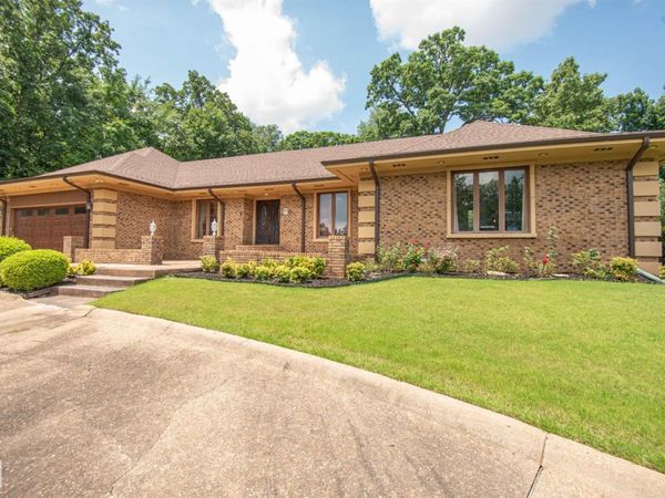 803 Lakeshore Drive E, Jonesboro, AR 72401