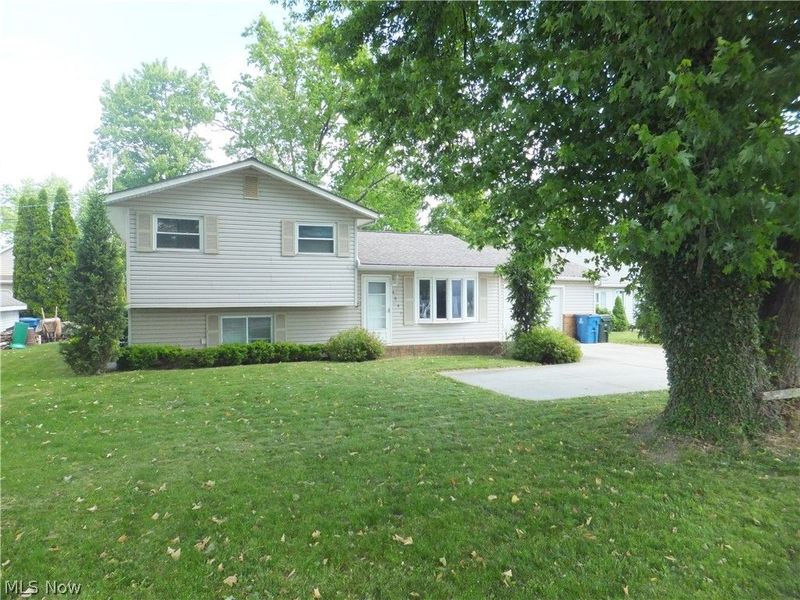 4641 E Lake Road, Sheffield Lake, OH 44054 Photo 1