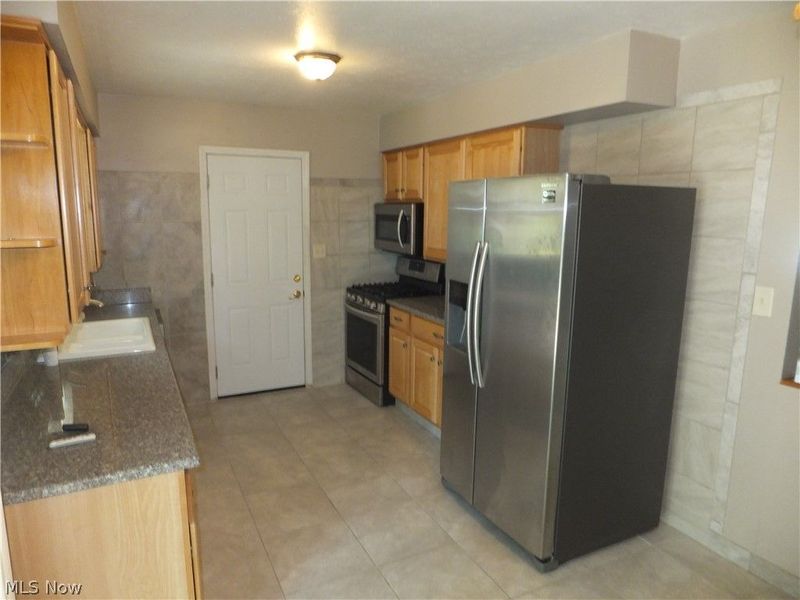 4641 E Lake Road, Sheffield Lake, OH 44054 Photo 3