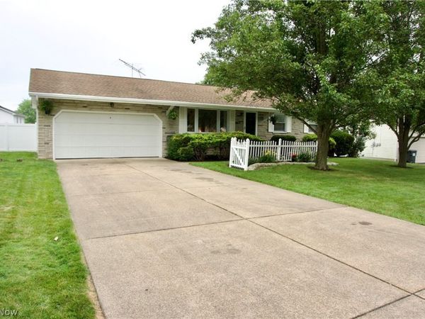 3415 Darbyshire Drive, Canfield, OH 44406