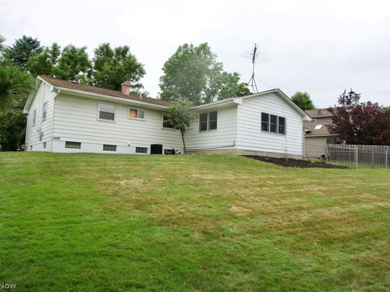 3415 Darbyshire Drive, Canfield, OH 44406 Photo 3