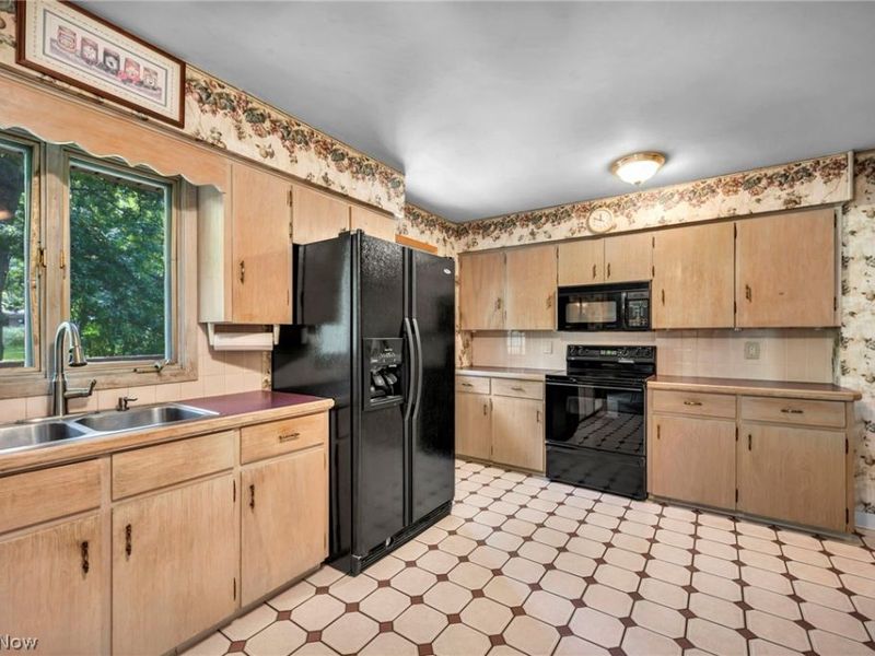 295 Hillsdale Circle , Wadsworth, OH 44281 Photo 2