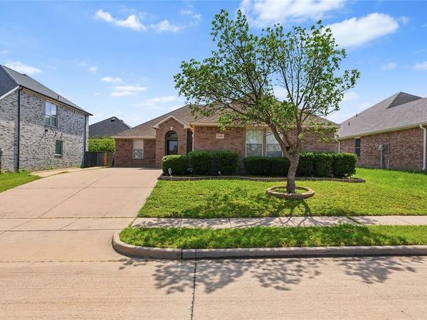 1640 Nashwood Drive, Grand Prairie, TX 75051