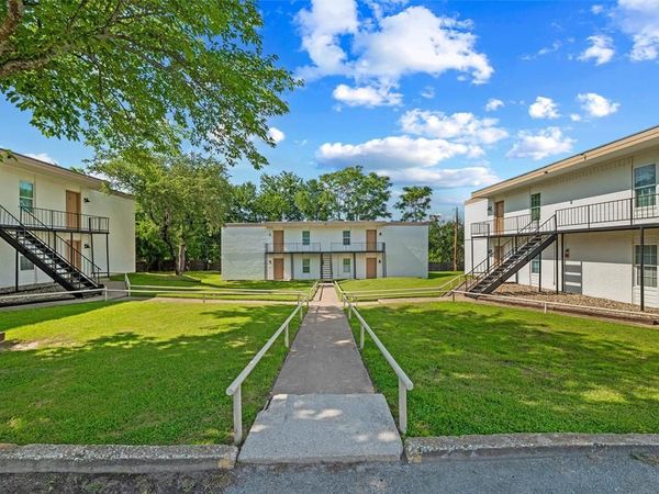 312 W Rentz Street , Weatherford, TX 76086