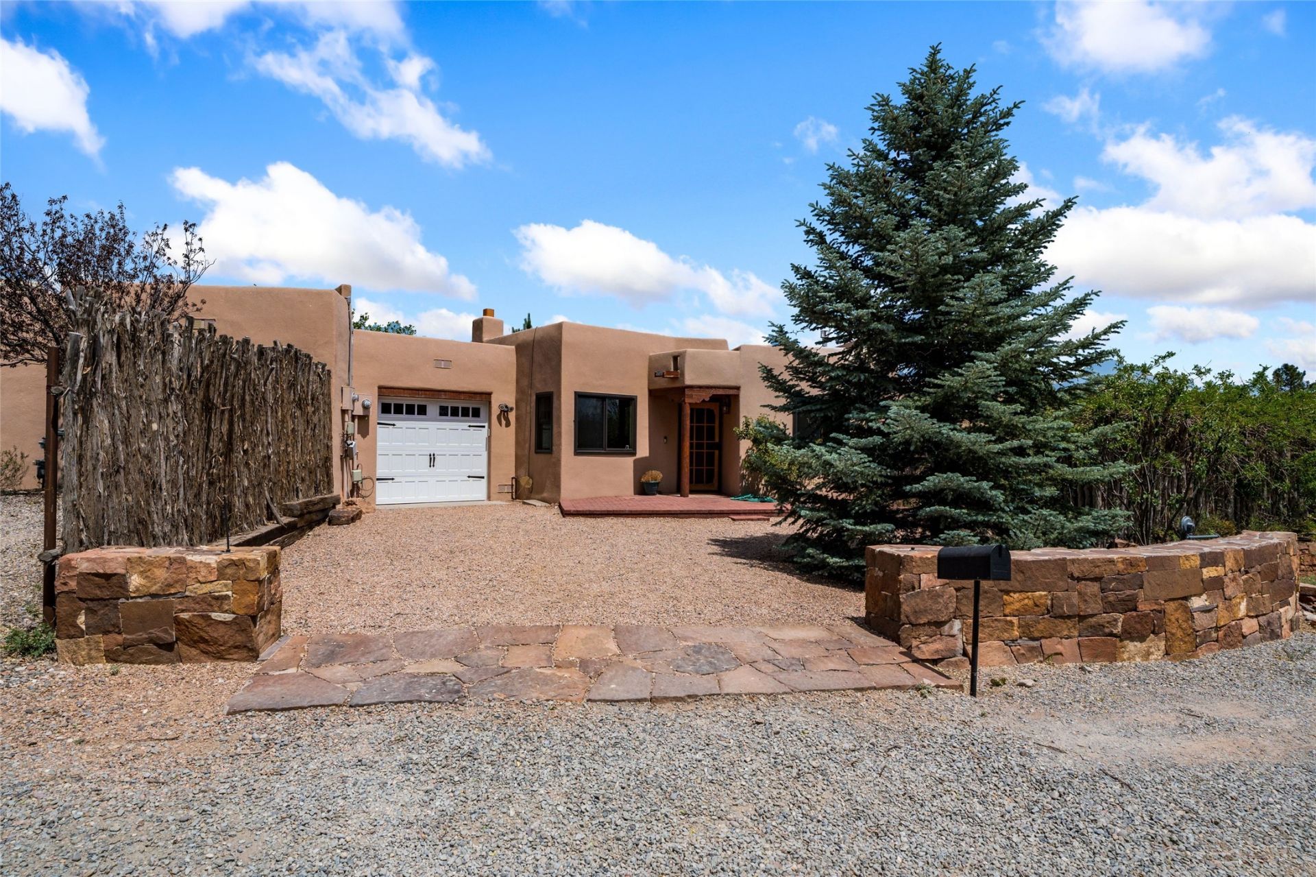 121 Del Rio Dr, Santa Fe, NM 87501 Main Photo