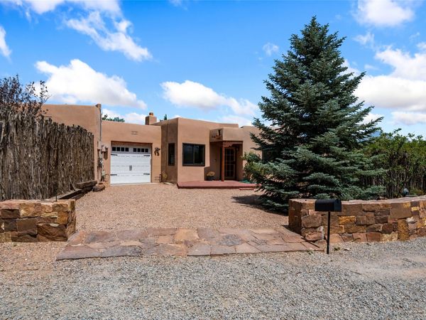 121 Del Rio Dr, Santa Fe, NM 87501